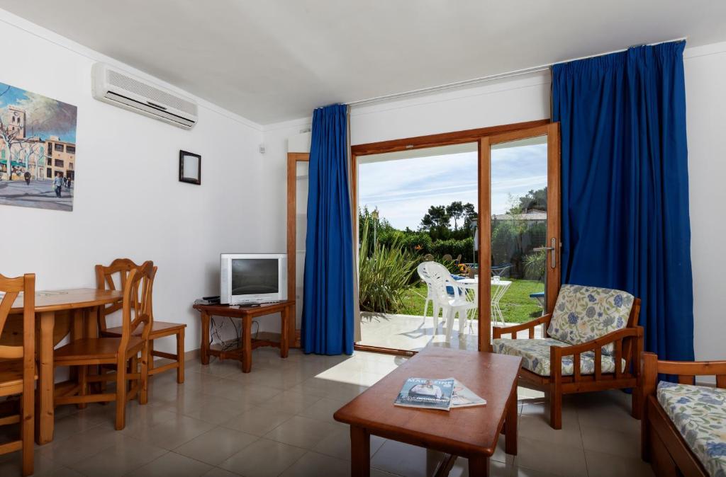 Leo Apartment